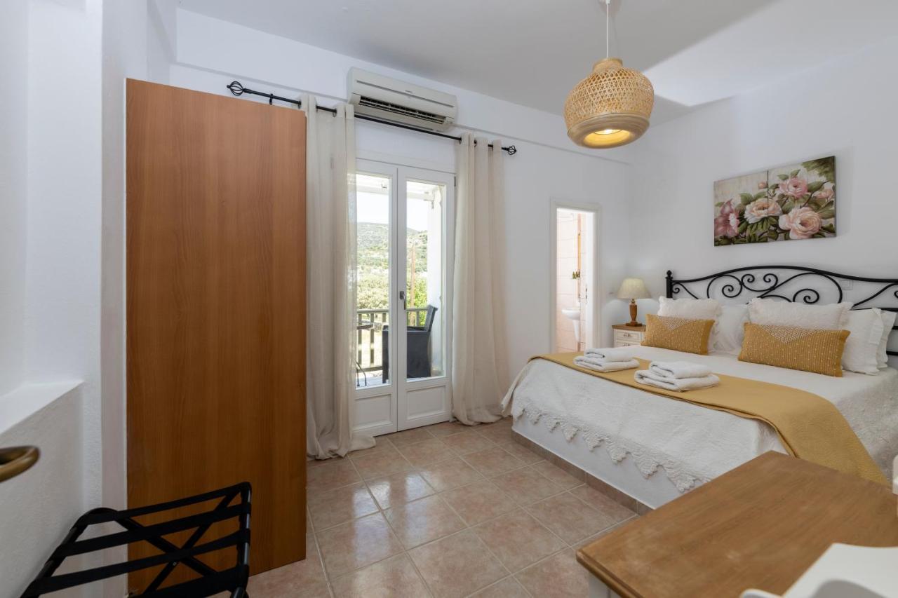 Pension Moschoula Platis Gialos  Екстер'єр фото